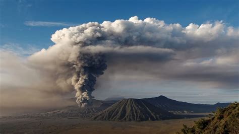 volcano erupts in indonesia